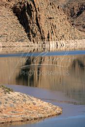 Image du Maroc Professionnelle de  Le barrage Laghrasse "dit barrage Hassan II", il se situe à 50 km au sud est de Taourirte au nord du Maroc, Samedi 10 Février 2006, ce barrage fournit en eau potable  le barrage Mohammed V qui sert de lien pour Machraa Hammadi,  ce dernier permet l'approvisionnement des centre de Taourirte et El Aïoun Sidi Mellouk. (Photo / Abdeljalil Bounhar)